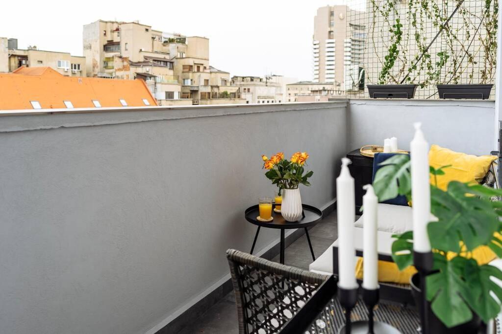 Amazing City View - Terrace+Netflix - City Center بوخارست المظهر الخارجي الصورة