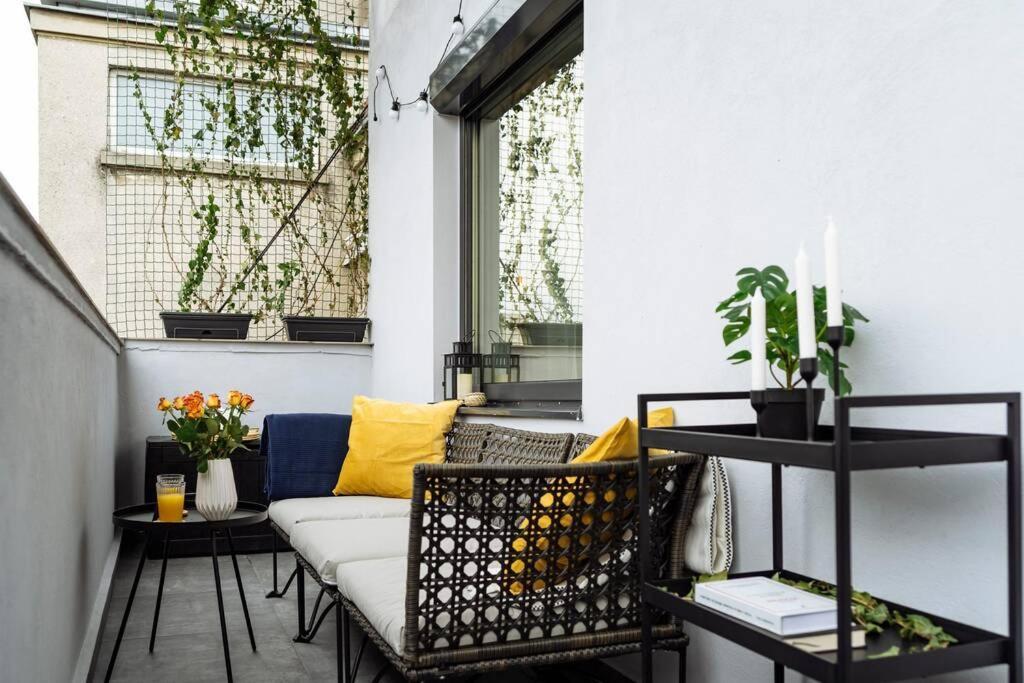 Amazing City View - Terrace+Netflix - City Center بوخارست المظهر الخارجي الصورة